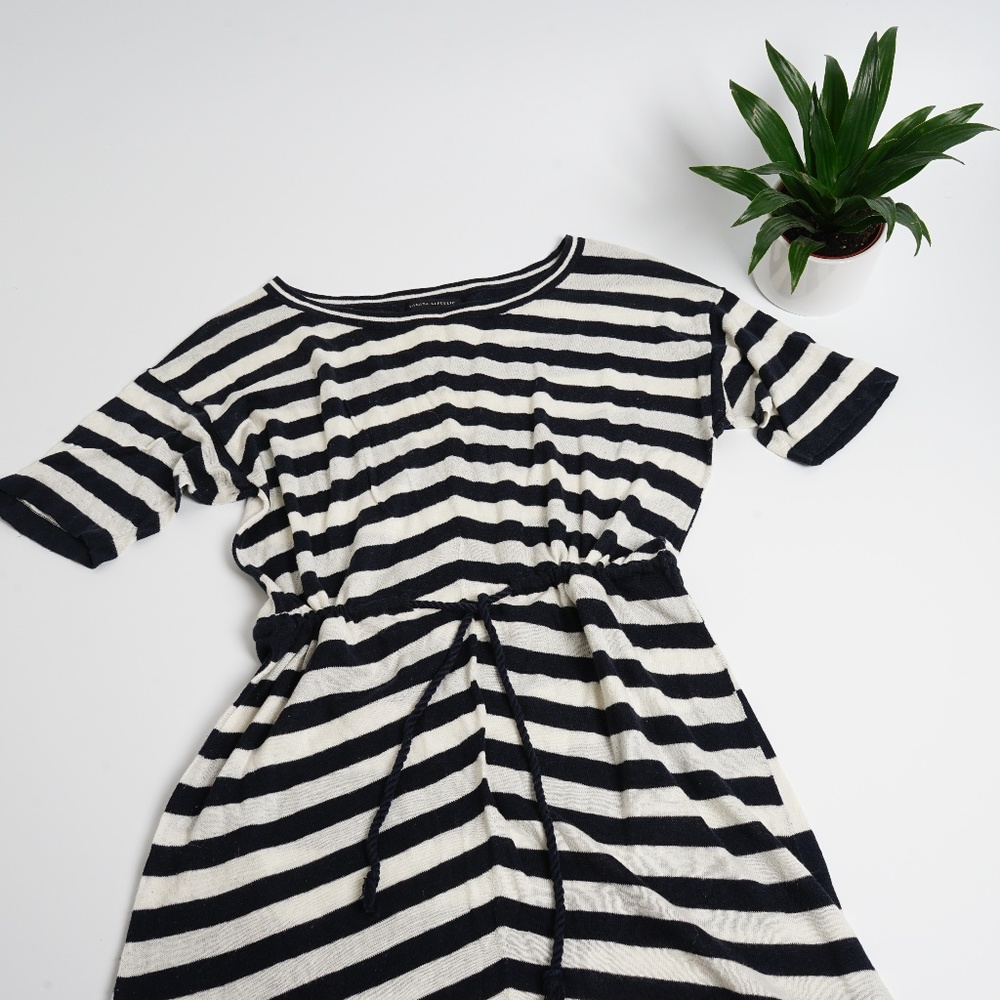 5/$25 - Banana Republic Casual Knit Dress